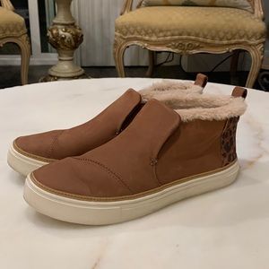 TOMS BROWN LEATHER SUEDE ANKLE BOOTS SIZE 9.5